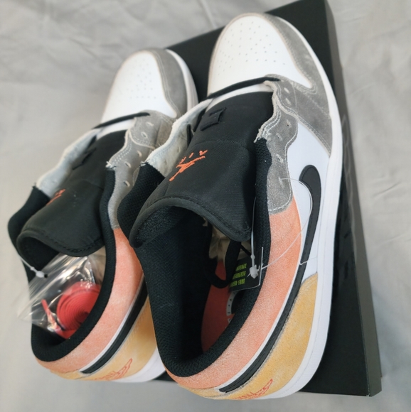 New Air Jordan 1 Low SE Black/Sundial-Magic Ember - Picture 6 of 9